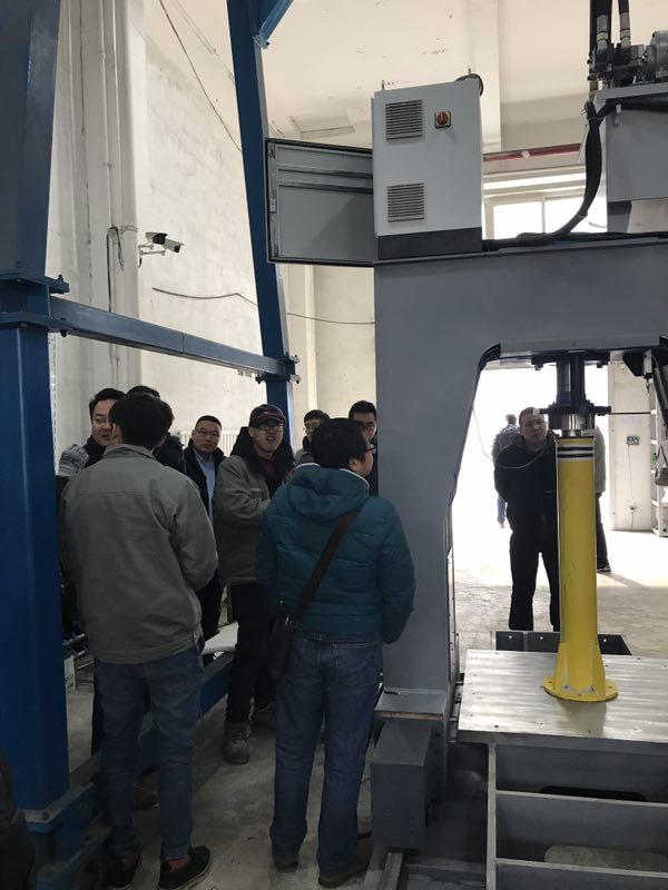 【熱烈歡迎】中建材領(lǐng)導(dǎo)蒞臨我司工廠參觀指導(dǎo)！