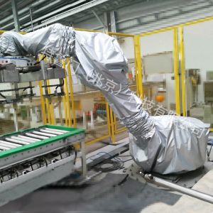 碼垛機器人為什么要安裝防塵耐磨防護服？