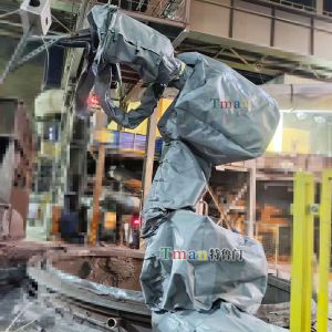 如何保護(hù)在高溫鋼廠中作業(yè)的工業(yè)機器人呢？