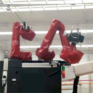 工業(yè)機(jī)器人防護(hù)服在新能源電池車間的應(yīng)用