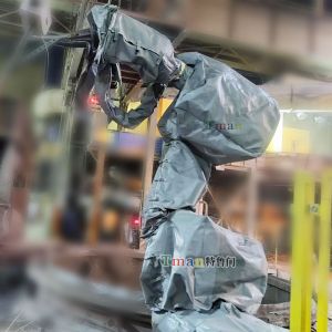 防鐵水飛濺機(jī)器人防護(hù)服的作用及必要性