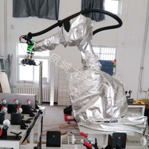 高溫熔融物飛濺環(huán)境下機(jī)器人防護(hù)服的守護(hù)之道